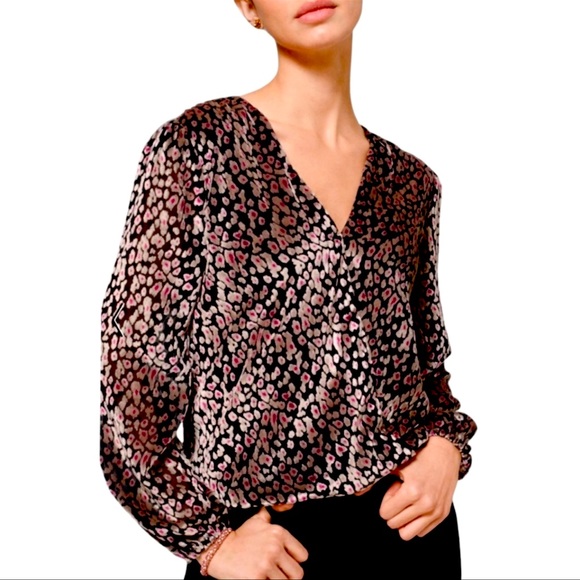 NWOT Gorgeous White House black market animal print Velvet Top size XS - Picture 3 of 7
